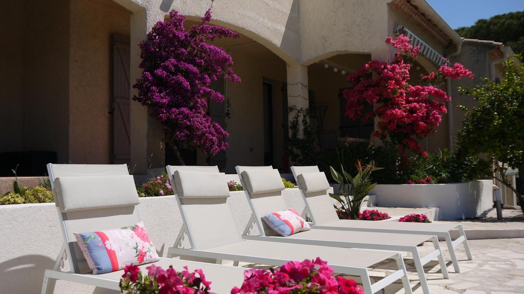 Grand Appartement Dans Maison Avec Piscine Privee Fréjus Eksteriør billede