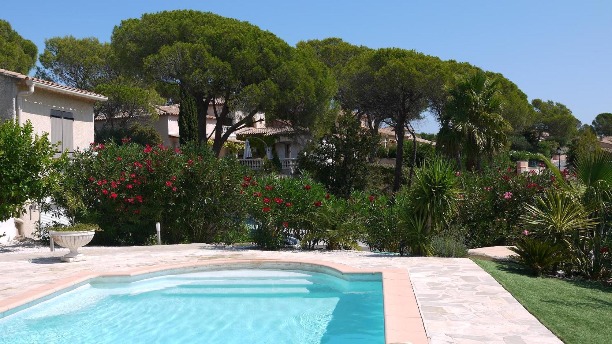 Grand Appartement Dans Maison Avec Piscine Privee Fréjus Eksteriør billede