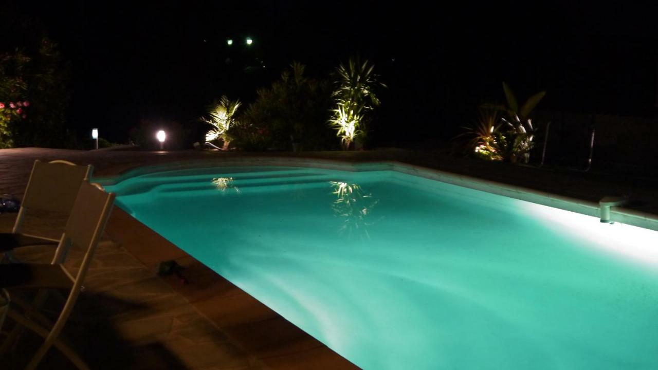 Grand Appartement Dans Maison Avec Piscine Privee Fréjus Eksteriør billede