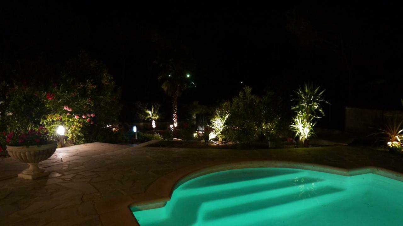 Grand Appartement Dans Maison Avec Piscine Privee Fréjus Eksteriør billede